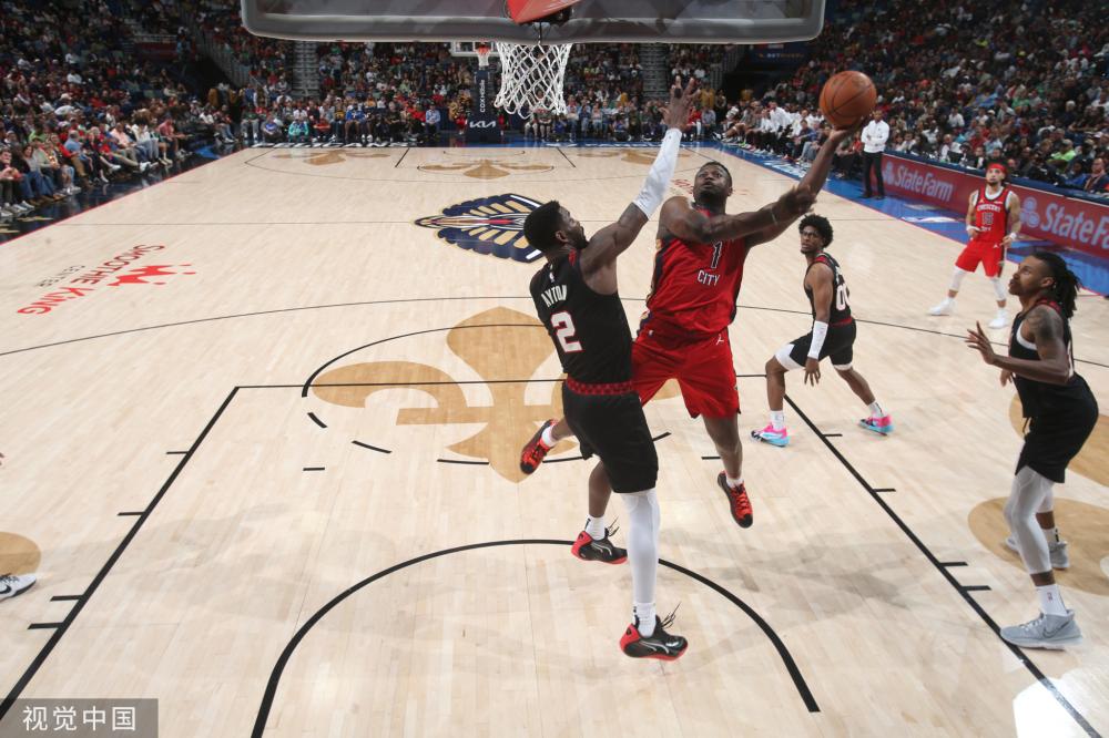 她都展现出 她都展现出